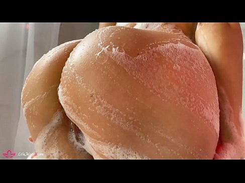 ❤️ 布鲁内特在淋浴时用振动器自慰阴部达到强烈的高潮 ️❌ at us❌️❤